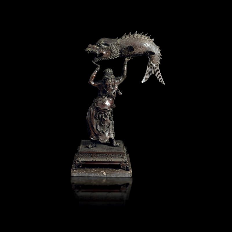 Figure of a sage holding an aquatic animal, bronze, Japan, 19th century  - Auction Fine Asian Works of Art - Cambi Casa d'Aste