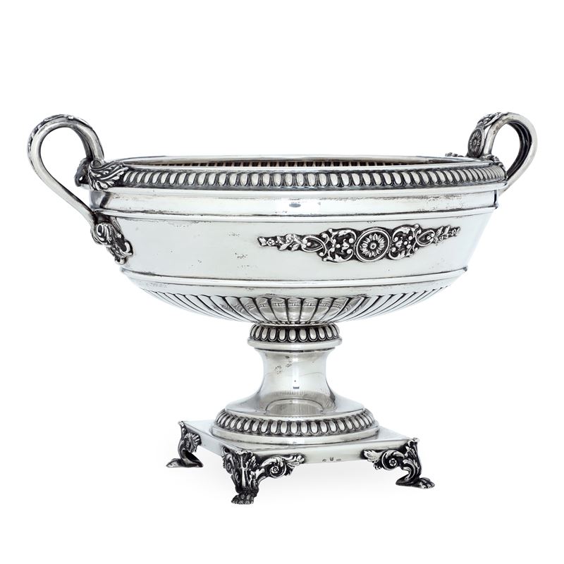 Argenteria italiana del XX secolo. Argentiere Cesa, Alessandria Centrotavola biansato  - Auction Collectors' Silvers | 20th Century - II - Cambi Casa d'Aste