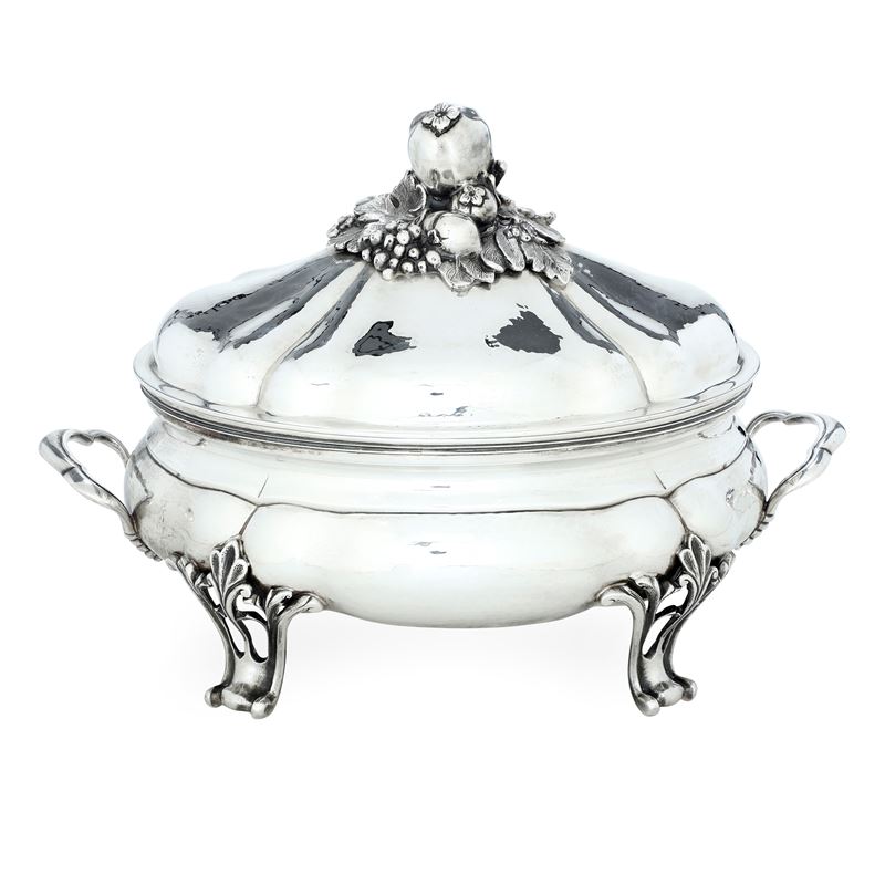 Argenteria artistica veneta del XX-XXI secolo. Argentiere San Dona, Treviso Zuppiera  - Asta Argenti da Collezione | XX secolo - II - Cambi Casa d'Aste