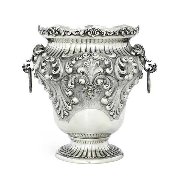 Argenteria artistica italiana del XX secolo. Argentiere Goretta per gioielleria Fasoli, Brescia Secchiello porta champagne