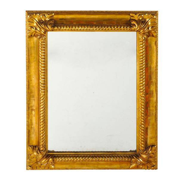 Specchiera in legno intagliato e dorato