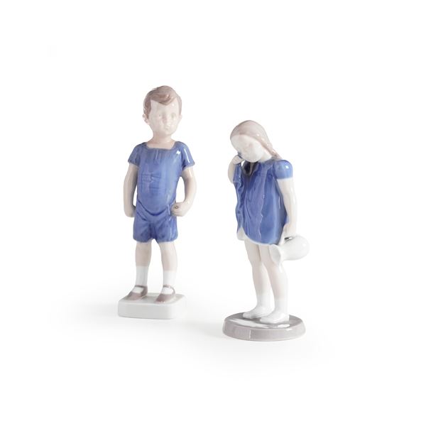 Due figurine di bambini. <BR>Danimarca, Manifattura Bing & Grøndal, XX secolo.