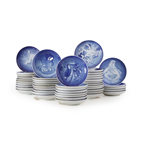 Quarantasei piatti. Danimarca, Manifattura Bing & Grøndal, XX secolo.