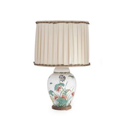 Vaso a lampada in porcellana, XX secolo