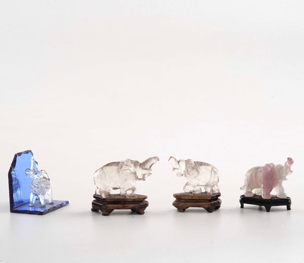 Collezione di quattro statuette a foggia di elefante