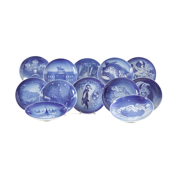 Dodici piatti.  Danimarca, Manifattura Bing & Grøndal, XX secolo.