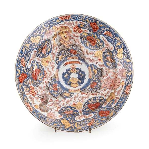 Piatto da parata in porcellana Imari, Giappone, XIX secolo
