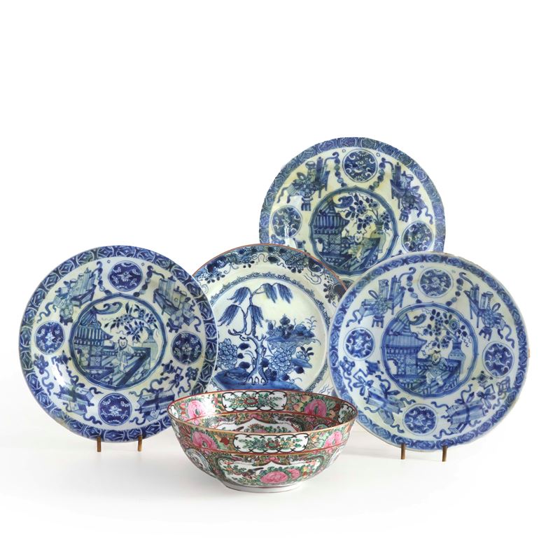 Lotto composto da una ciotola e quattro piattini. Cina XX secolo  - Asta Antiquariato - Cambi Casa d'Aste