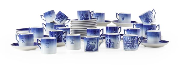 Collezione di ventitré tazze natalizie Danimarca, Manifattura Royal Copenhagen, 1980-2008 
