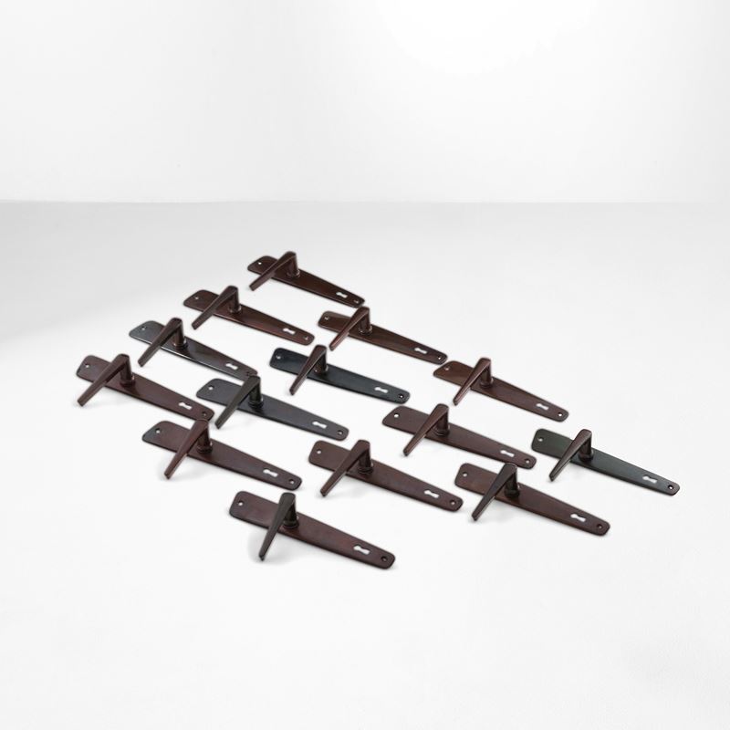 Quattordici maniglie  - Asta Arredi del XX secolo - Cambi Casa d'Aste