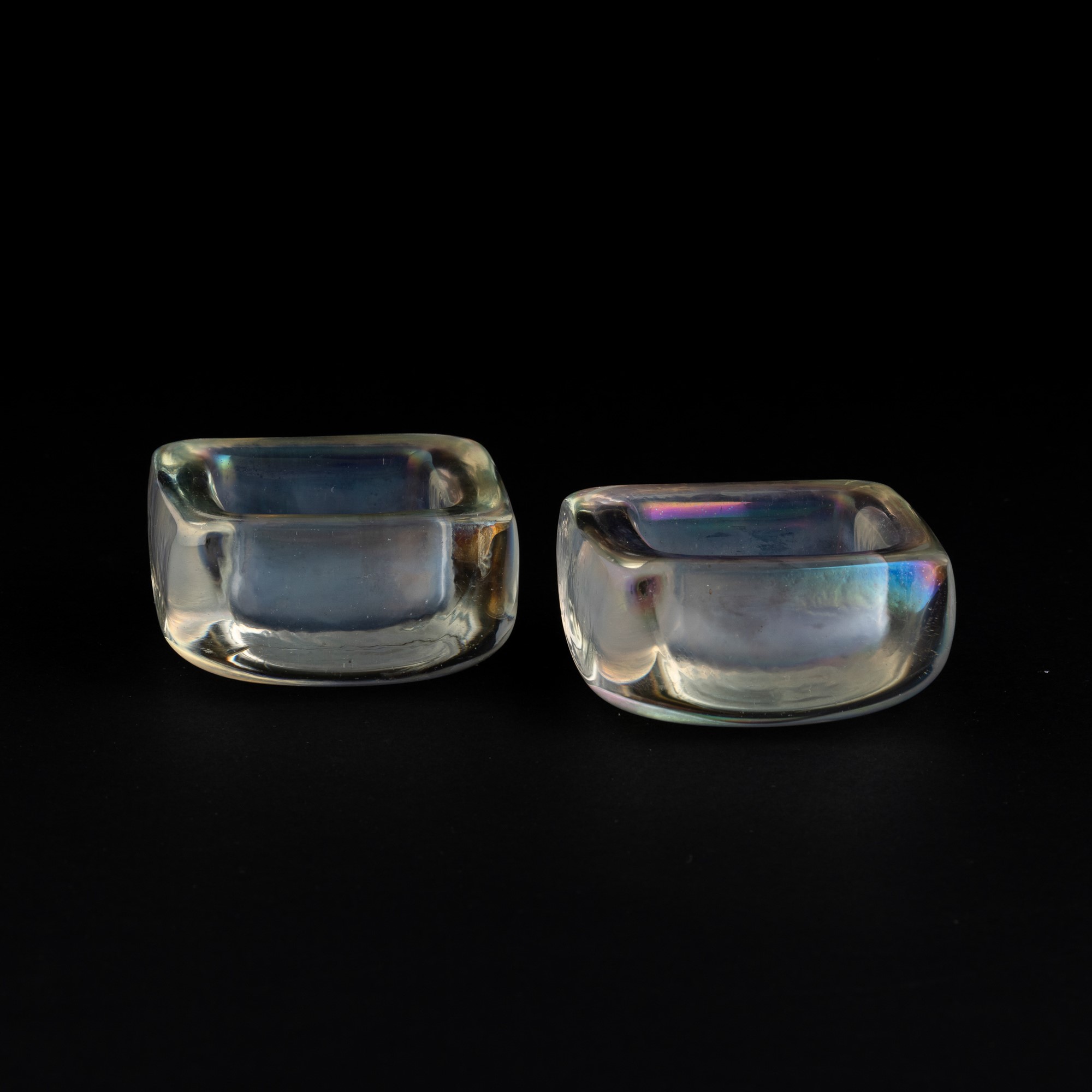 Murano (ca. 1950), due posacenere quadrati in vetro iridato