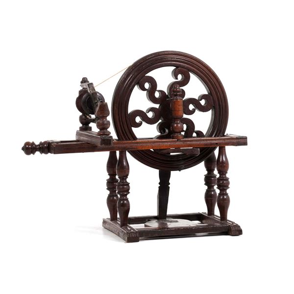 Antico filatoio in legno