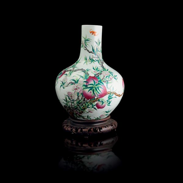 Porcelain vase with nine peaches and bats, China, Qing Dynasty, Guangxu period (1875-1908)