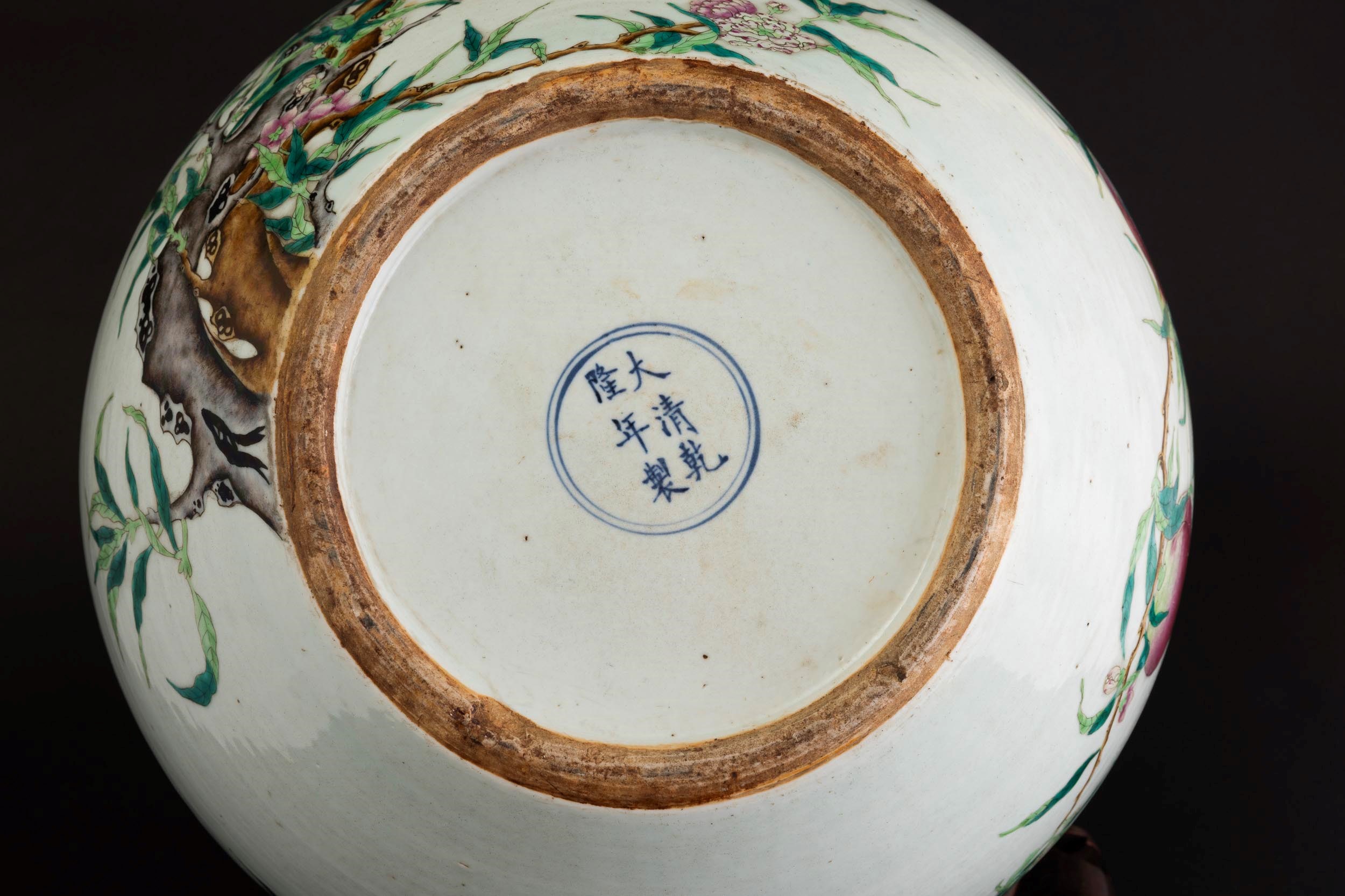 Vaso in Porcellana a Nove Pesche con Pipistrelli, Cina, Dinastia Qing, Epoca Guangxu (1875-1908)