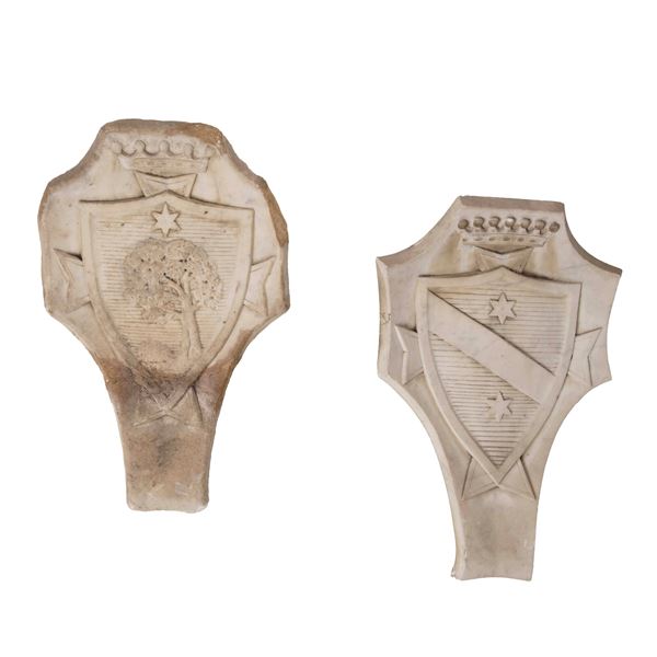 Due stemmi. Scultore del XIX-XX secolo