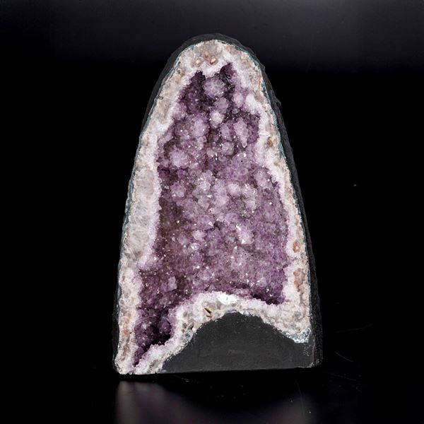 Grande geode di ametista.<BR>Colore viola