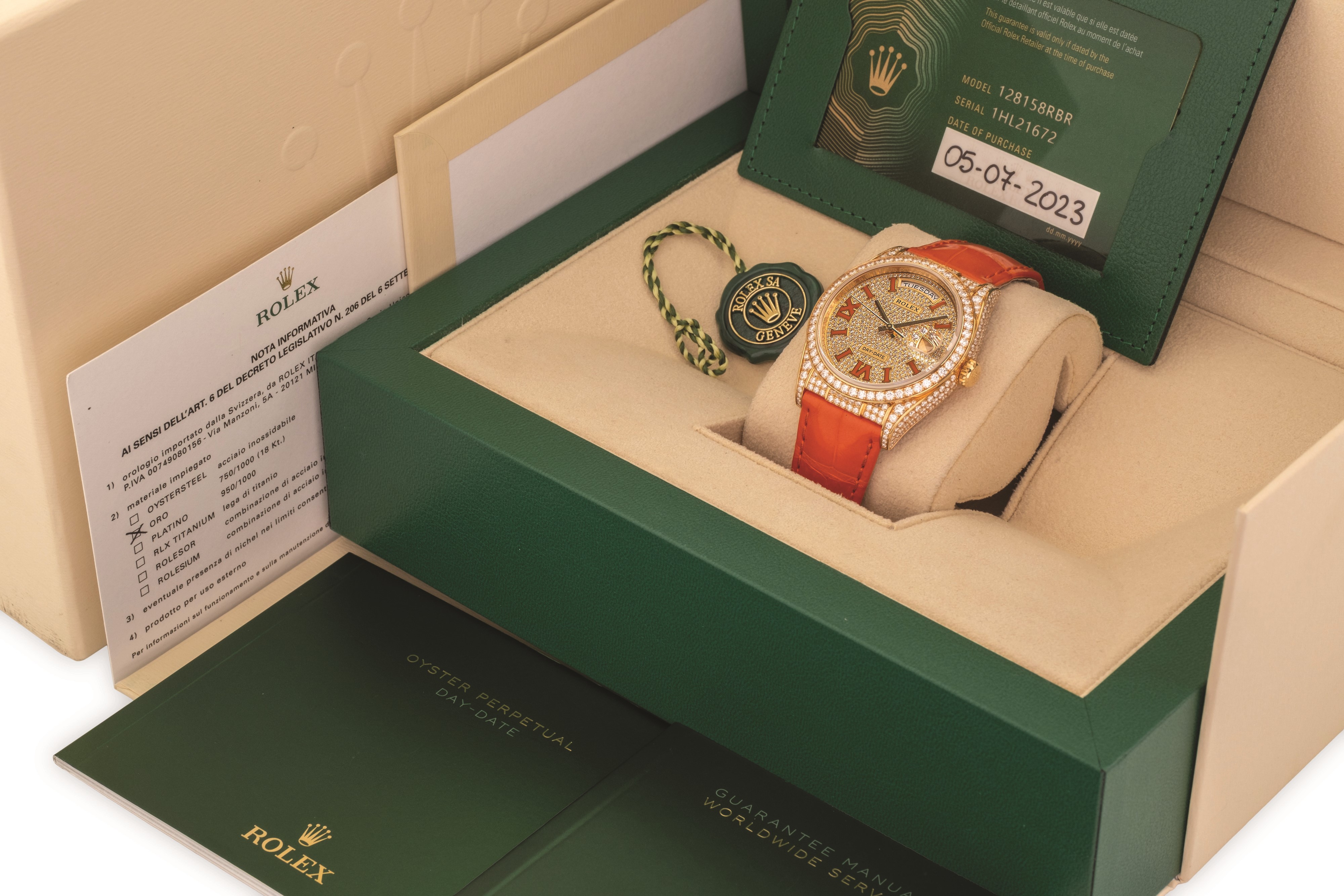 Rolex - Day-Date ref 128158 RBR in oro giallo con diamanti e quadrante Pavè, circa 2024