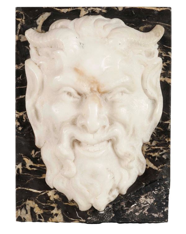 Mascherone in marmo bianco con volto di fauno. XIX-XX secolo