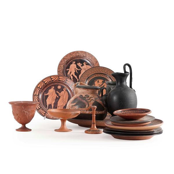 Lotto misto di piatti e vasi in stile archeologico