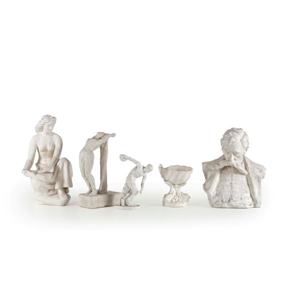 Cinque sculturine in gesso