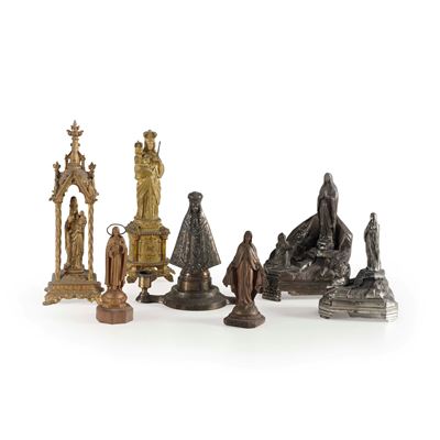 Sette statuette della Madonna in materiali vari, con e senza Bambino