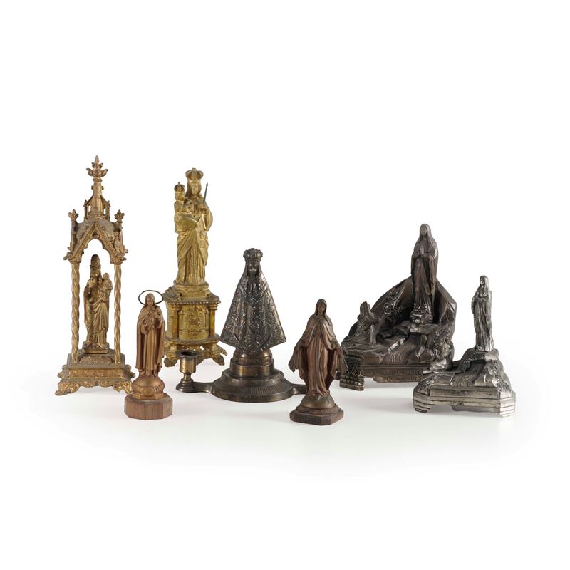 Sette statuette raffiguranti la Madonna in materiali vari  - Auction Oggetti d'Arte - Ettore Mocchetti's Wunderkammer - Cambi Casa d'Aste