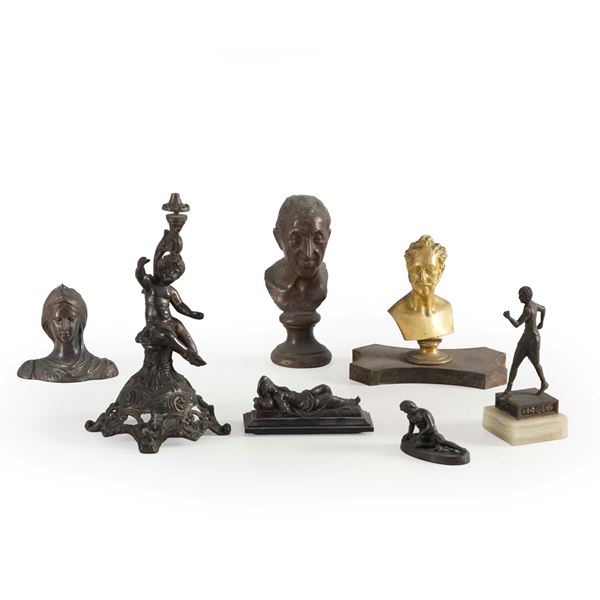 Lotto di sette diverse sculture in bronzo e metallo di piccolo formato