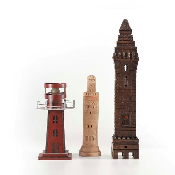 Tre modellini di faro