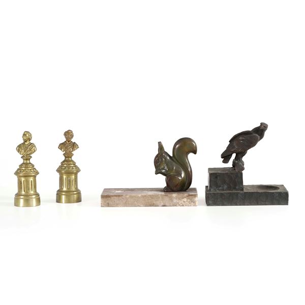 Due piccoli busto in bronzo dorato e due animaletti in metallo