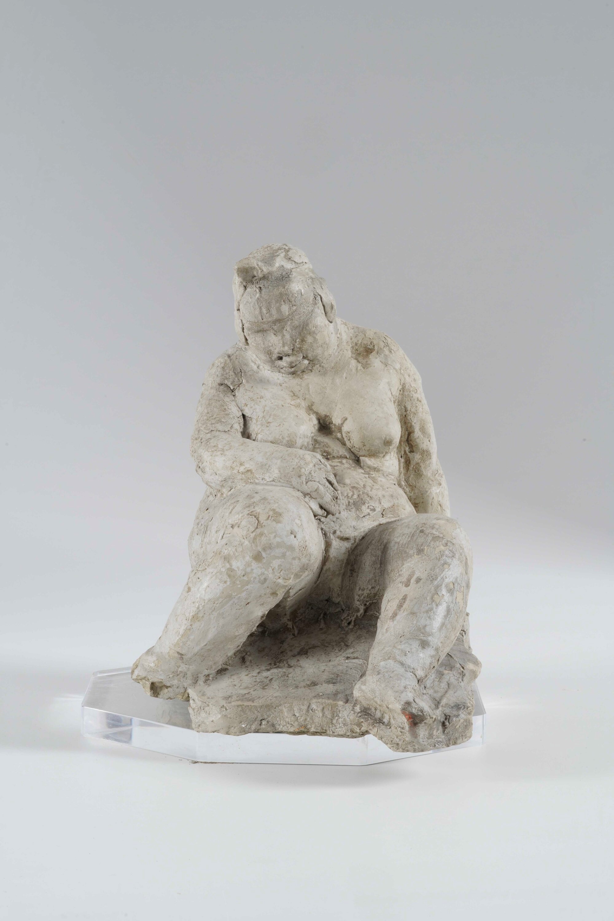 Scultore del XX secolo, Due figure femminili in terracotta patinata a finto bronzo