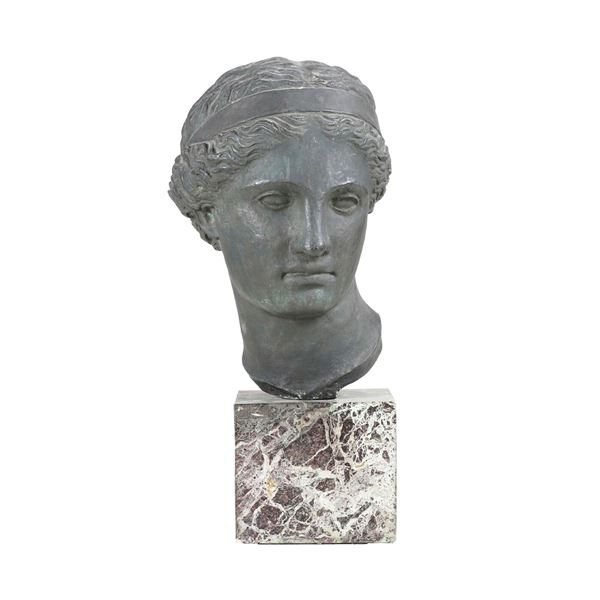 Replica della testa della Vittoria Alata di Brescia. XX secolo