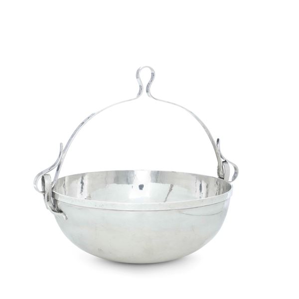 Grande centrotavola con manico. Argenteria italiana del XX secolo, Argentiere I.M.A., Alessandria