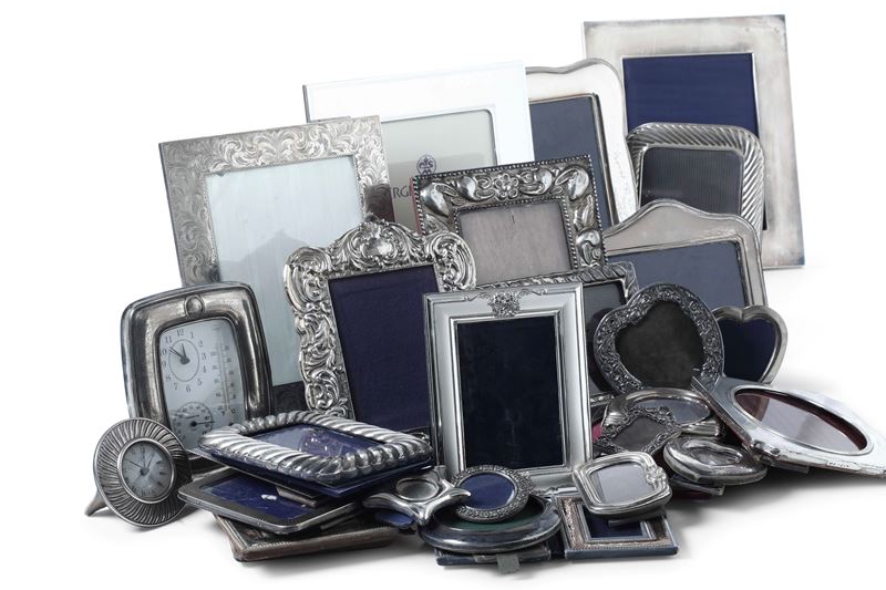 Lotto di cornici in argento e altri materiali  - Asta Argenti - Cambi Casa d'Aste
