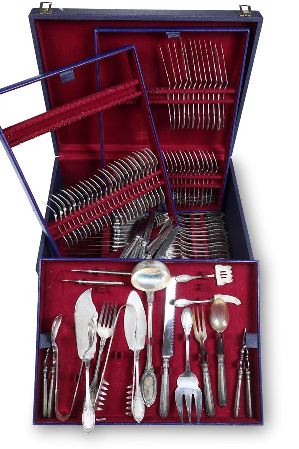 Servizio di posate. Argenteria italiana del XX secolo, argentiere Clementi, Bologna