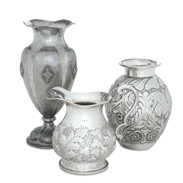 Brocca e due vasi. Argenteria italiana del XX secolo, argentieri differenti