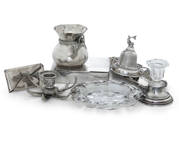 Lotto di oggetti in argento e vetro. Varie manifatture del XX secolo