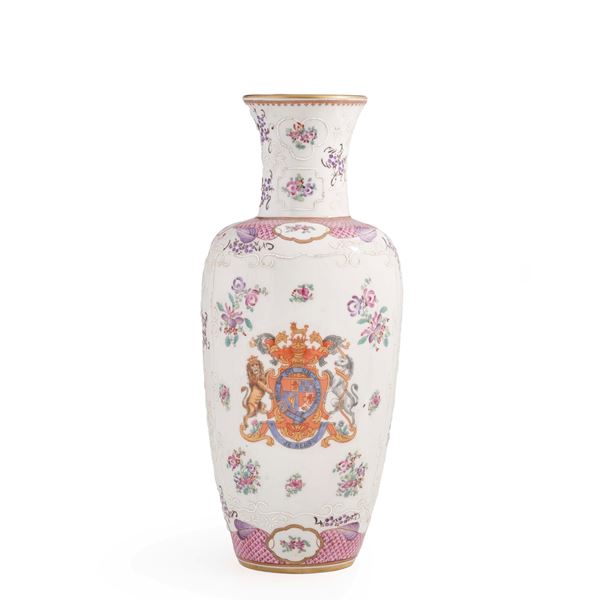 Vaso. Parigi, Manifattura Porcelaine de Paris, XX secolo.