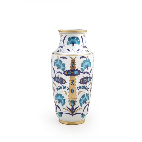 Vaso. Francia, Manifattura di Limoges, XX secolo.