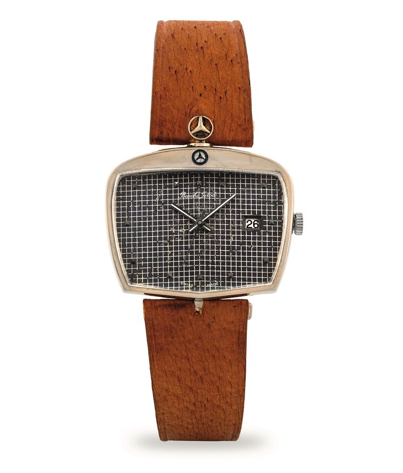 Bueche Girod : Orologio da polso con cassa a forma di radiatore di automobile Mercedes, quadrante grigio con datario al 3, circa 1960  - Asta Orologi da Polso - Cambi Casa d'Aste