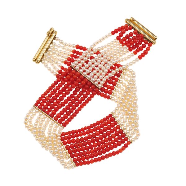 Choker a più fili con piccole perle e coralli