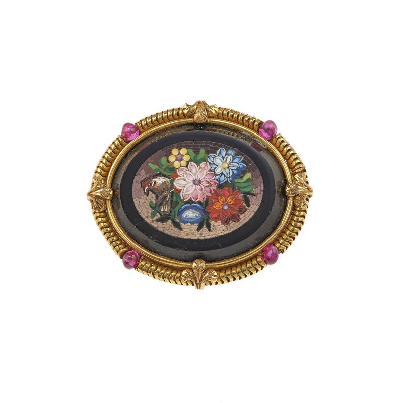 Spilla con micromosaico e piccoli rubini a contorno  - Asta Gioielli - Cambi Casa d'Aste