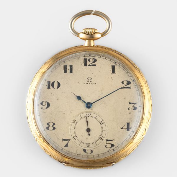 Orologio da tasca in oro giallo 18k a ribalta con cassa decorata, quadrante argentè con piccoli secondi  [..]