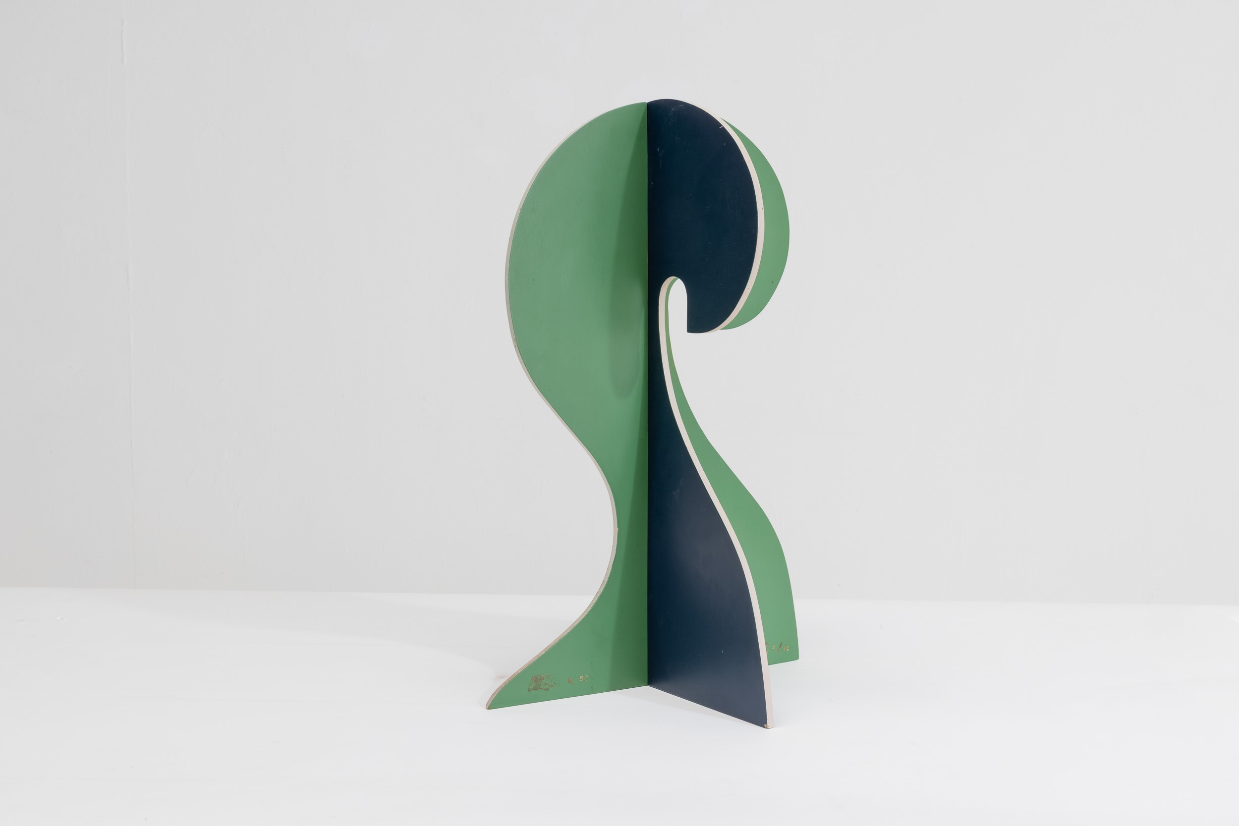 Giacomo Balla - Fiore futurista, scultura in legno laccato