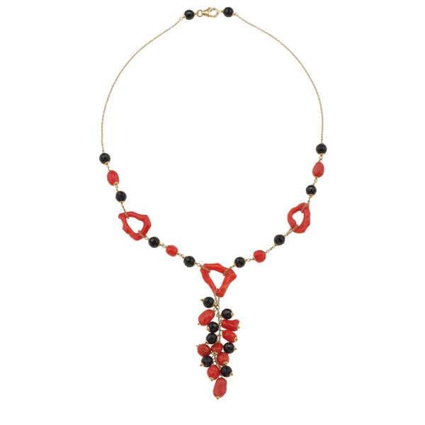 Coral, onyx and gold necklace