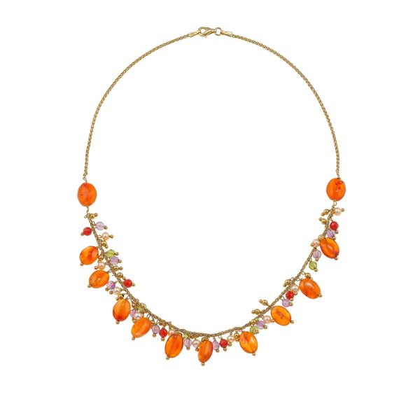 Girocollo con corniole e piccole perle