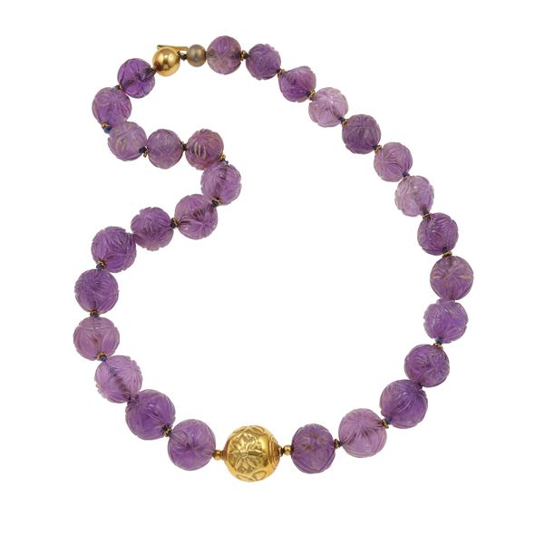 Collana con boules di ametista incise