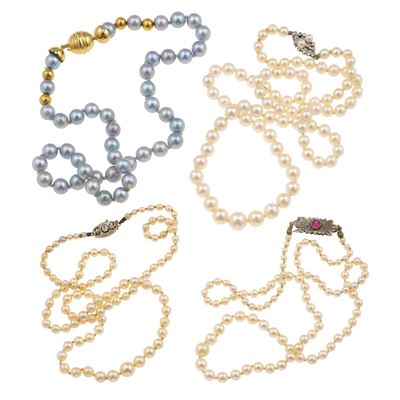 Quattro collane di perle coltivate con fermezza in oro bianco e oro giallo 750/1000