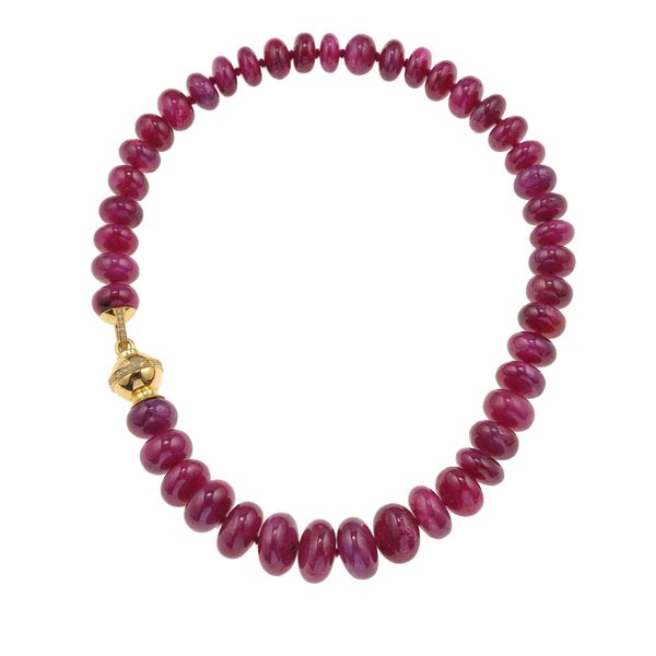 Collana con boules di rubini