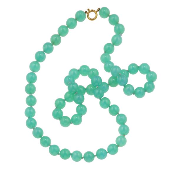 Lunga collana con boules di calcedonio tinto