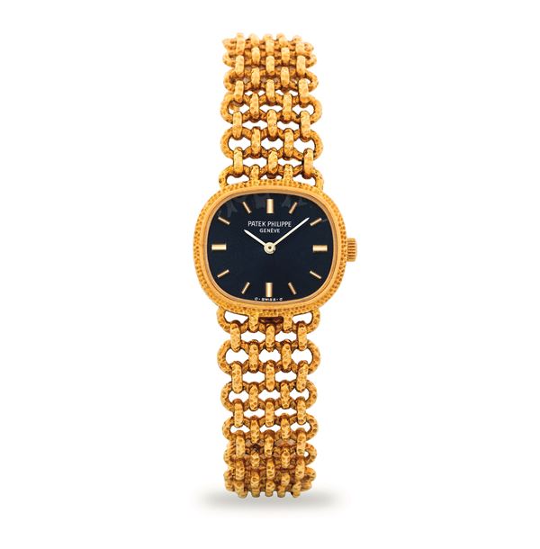 Patek Philippe - Mini Ellipse ref 4133 in 18k yellow gold with integrated bracelet, blue dial, circa 1970